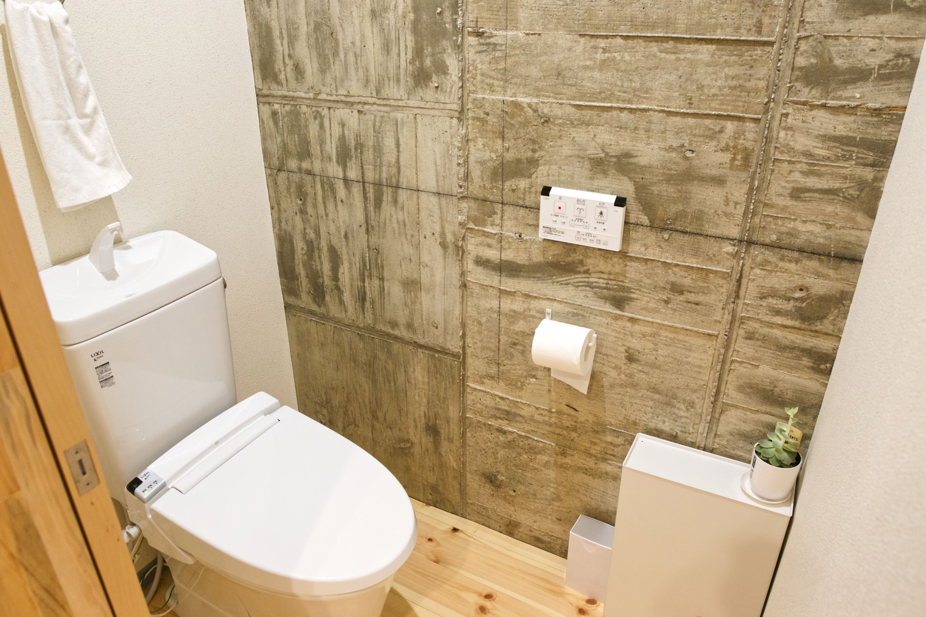 Family Room, Non Smoking | Bathroom | Shower, rainfall showerhead, hair dryer, slippers