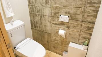 Family Room, Non Smoking | Bathroom | Shower, rainfall showerhead, hair dryer, slippers