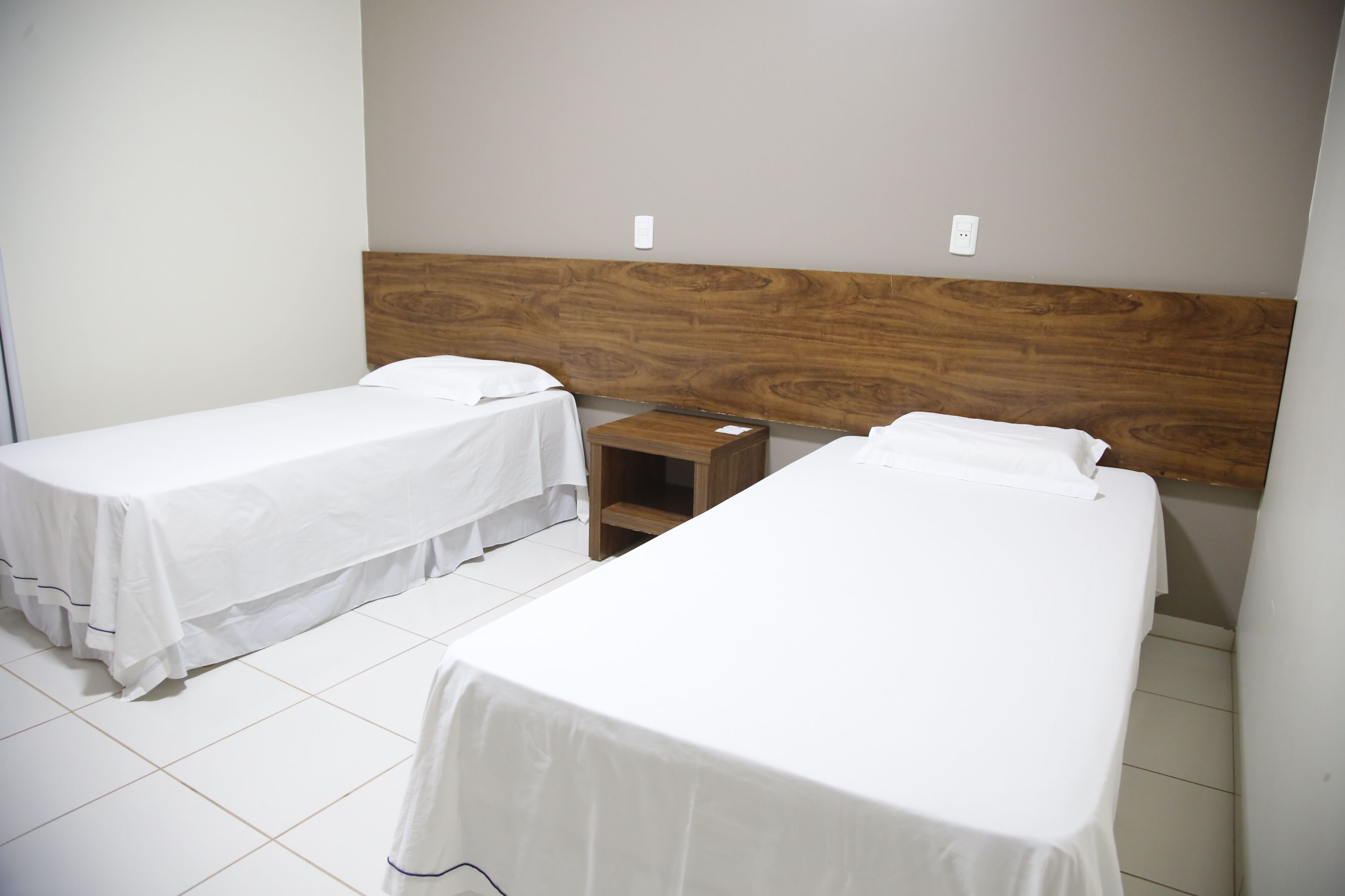 deluxe twin room | minibar, desk, blackout curtains, iron/ironing board