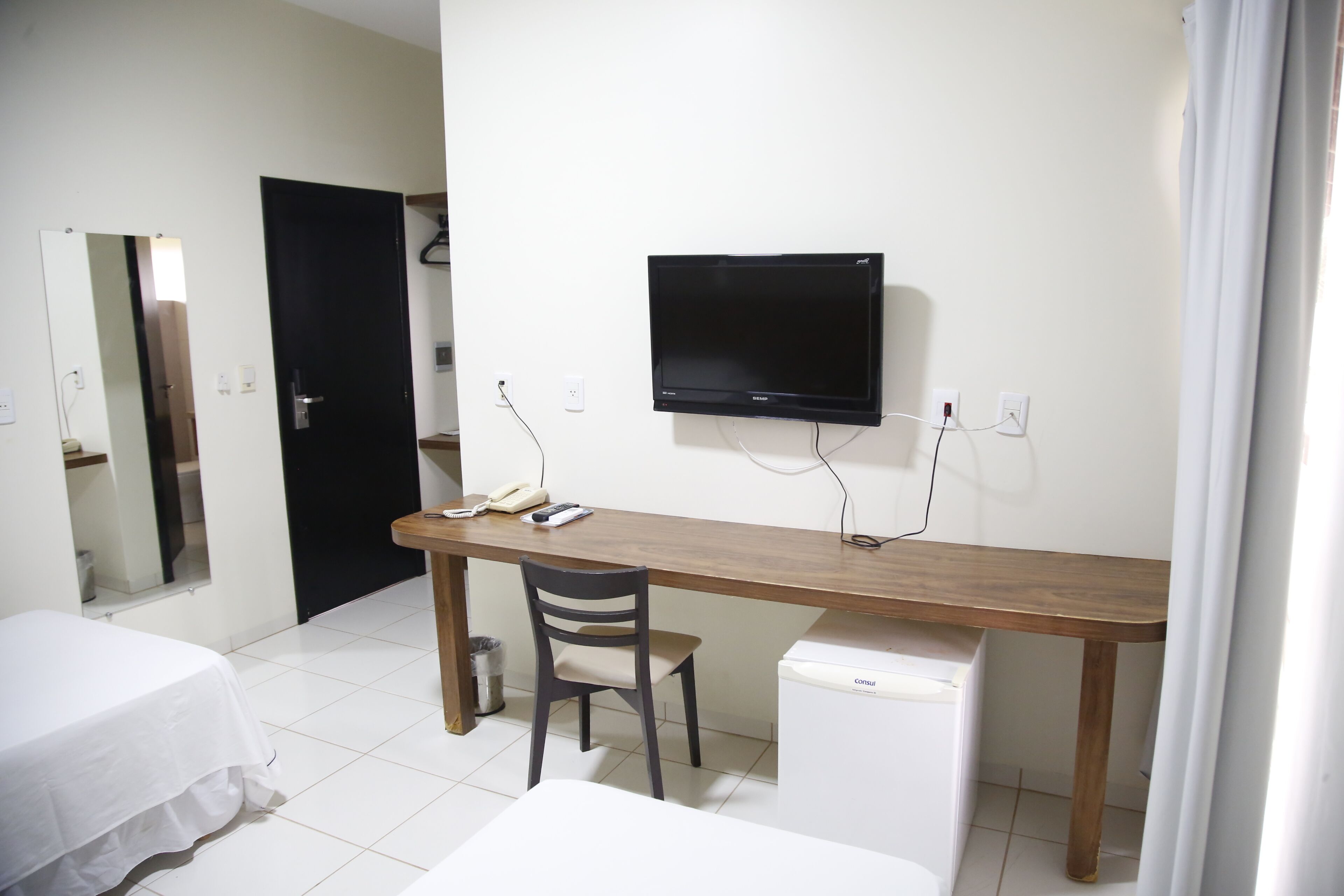deluxe twin room | minibar, desk, blackout curtains, iron/ironing board