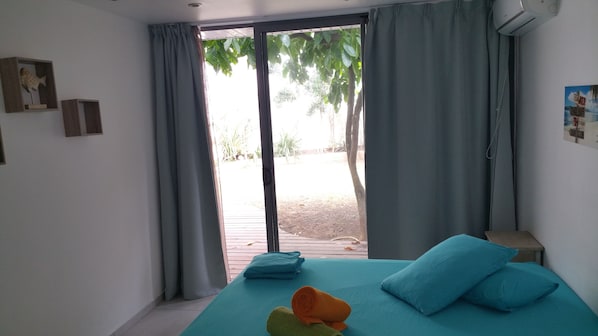 Double Room, Private Bathroom, Garden View (Fakarava Room) | Individually decorated, individually furnished, laptop workspace - Paofai Guesthouse (Papeete)