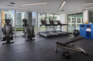 A gym with treadmills, weight machines, and a bench. - Hotel Indigo Miami Brickell by IHG (Miami)