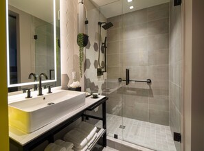 Shower, rainfall showerhead, free toiletries, hair dryer