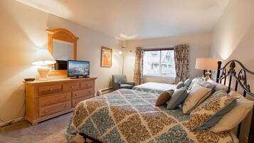 Condo, 2 Bedrooms | Interior