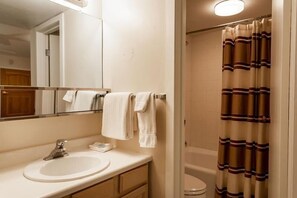 Appart'hĂŽtel, 2 chambres | Salle de bain