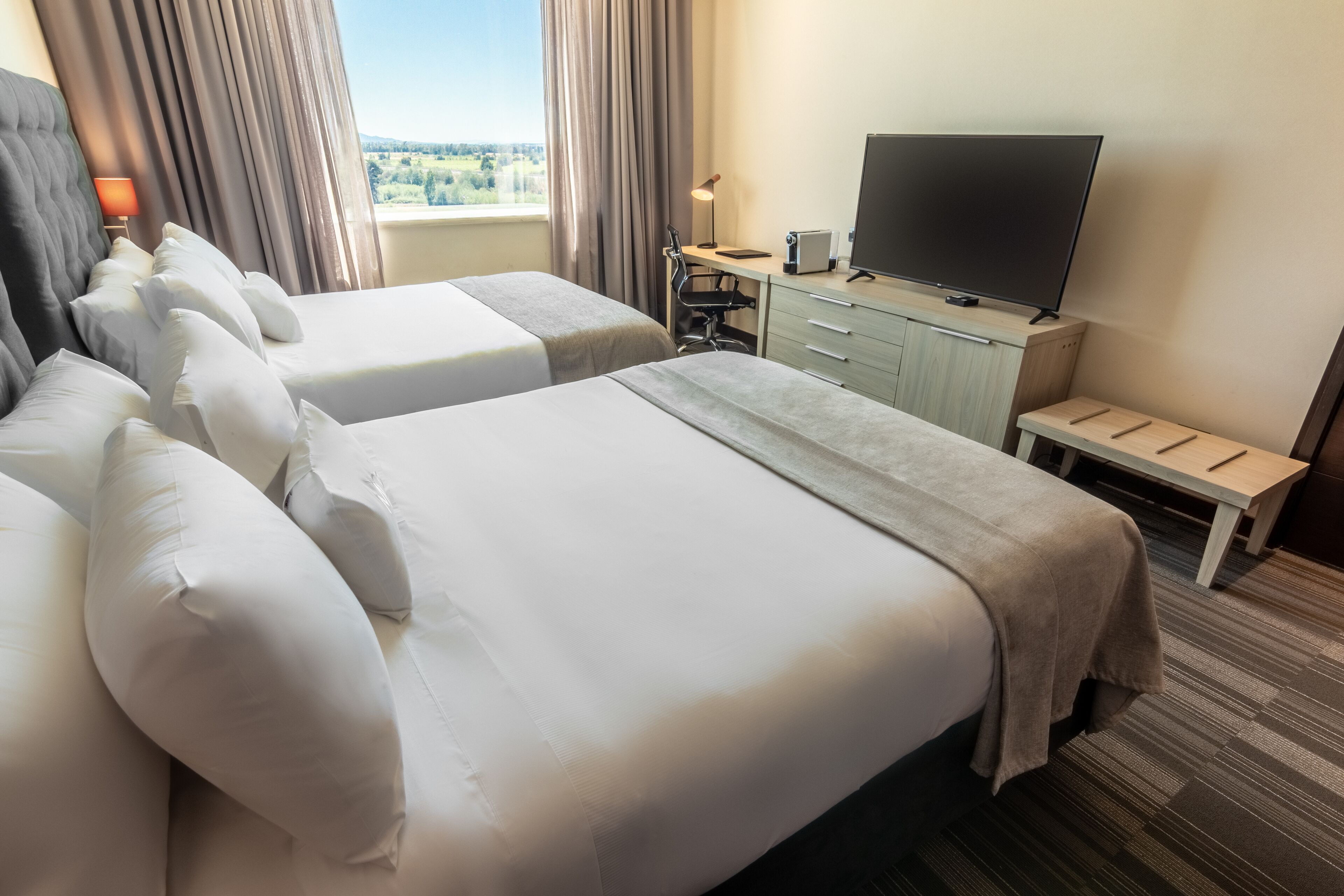 Standardværelse med 2 enkeltsenge | Pengeskab på værelset, skrivebord, gratis Wi-Fi, sengetøj