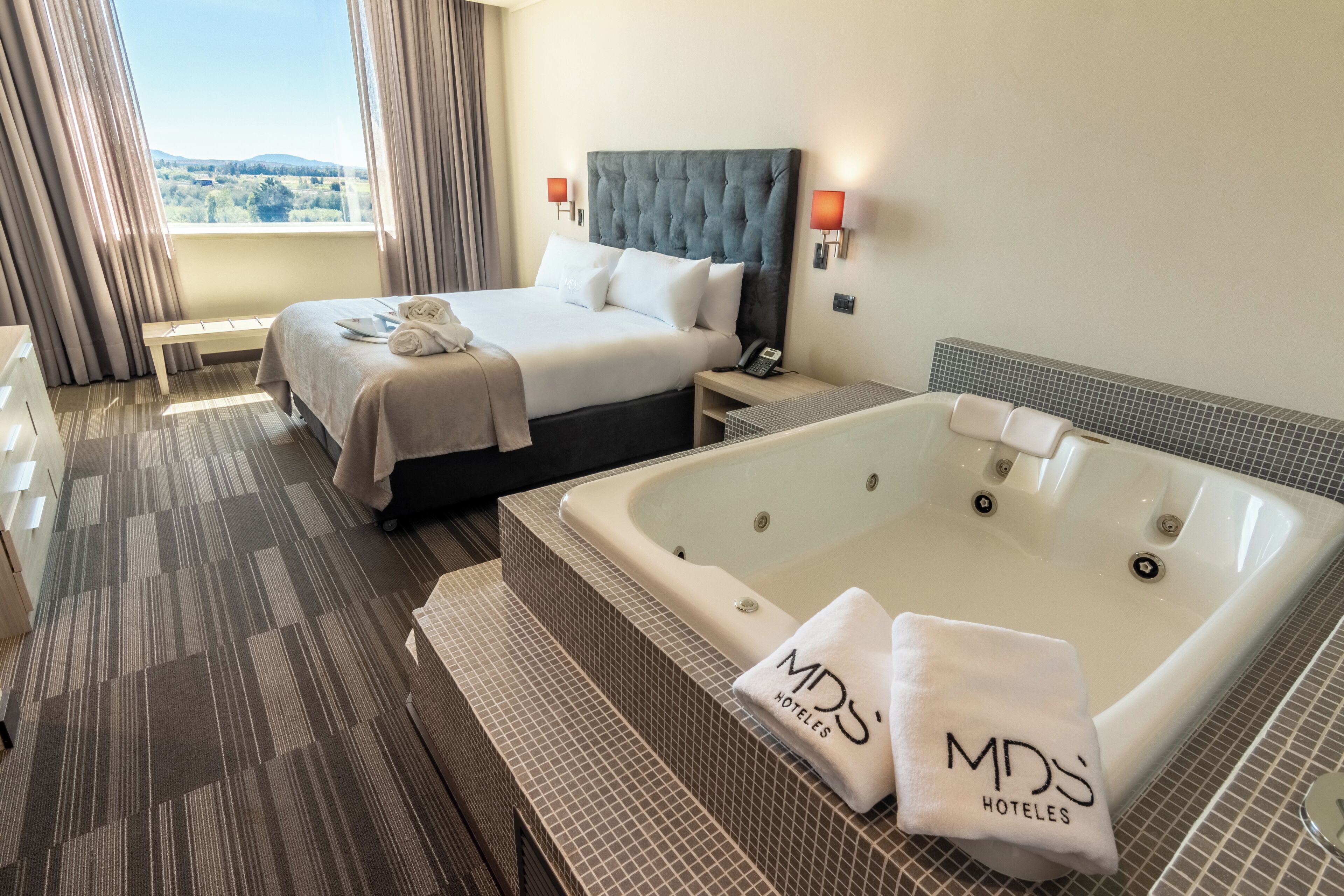 King Suite | In-room safe, desk, free WiFi, bed sheets