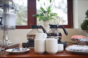 Daily cooked-to-order breakfast (VND 150000 per person)