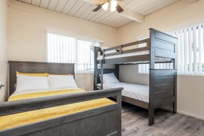 2 habitaciones, tabla de planchar con plancha, wifi y ropa de cama 