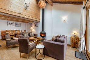 TV, fireplace - Appartement Clusettes, Le Tour (Argentière), France (Le Tour (Argentière))