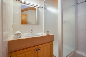 Duschwanne, Handtücher