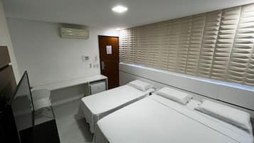 Camas com colchões pillow-top, individualmente decorados