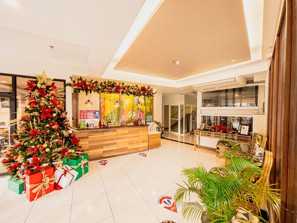 A spacious lobby with a Christmas tree, gift boxes, and a reception desk. - Hotel Sentro Legazpi (Legazpi)