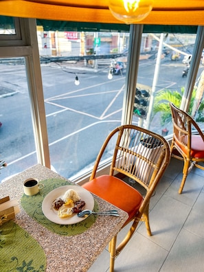 Petit déjeuner préparé sur commande servi tous les jours en supplément