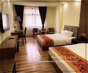Minibar, in-room safe, individually furnished, desk - Hotel Tugos (Baguio)