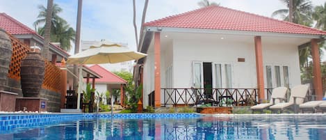 Outdoor pool, open 9:00 AM to 9:00 PM, pool umbrellas, sun loungers