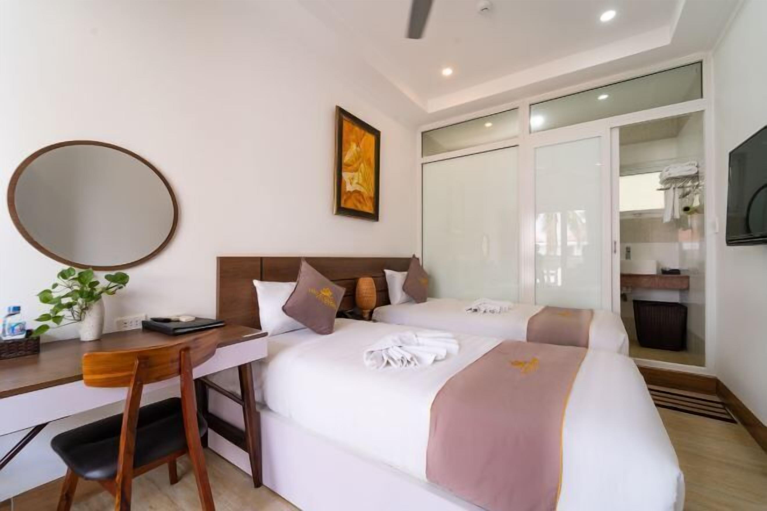 Katil Select Comfort, bar mini, peti besi dalam bilik 