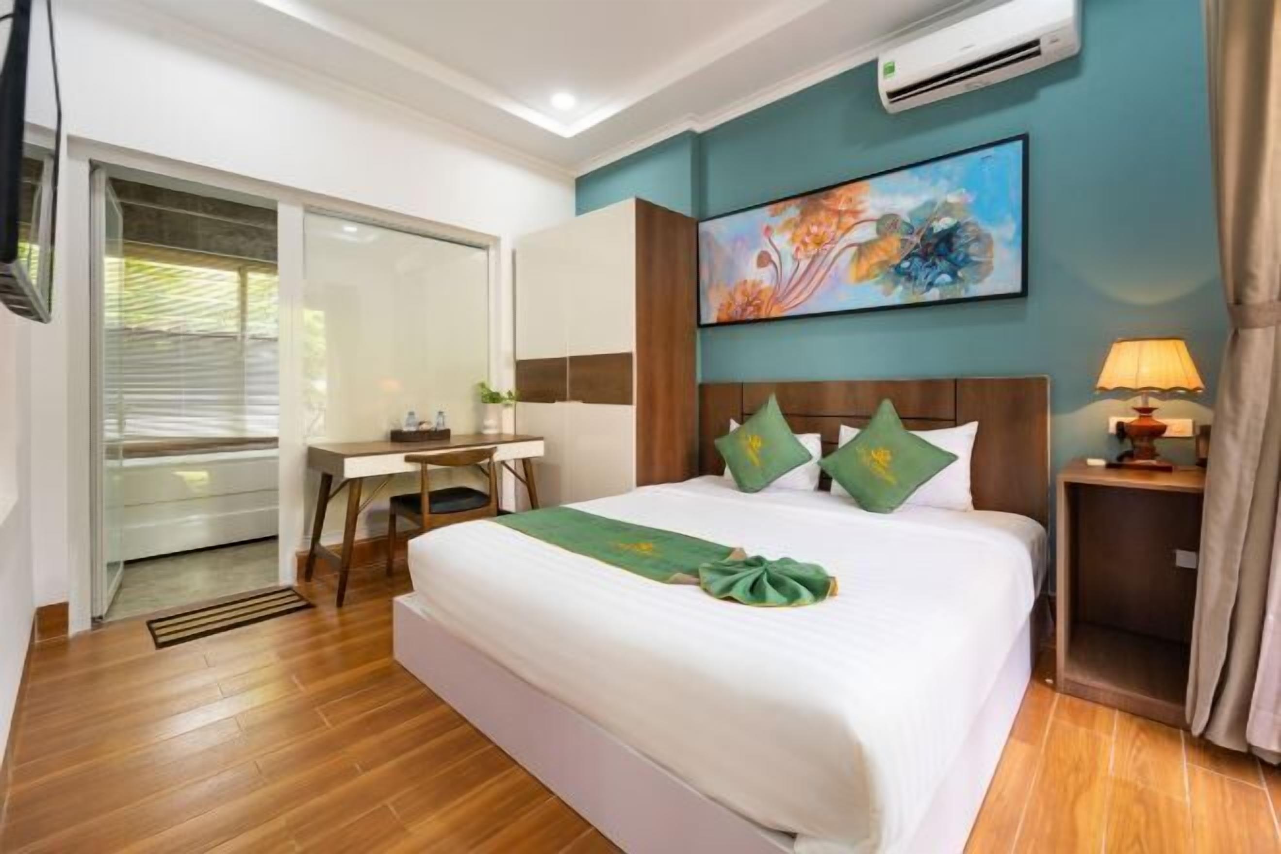 Katil Select Comfort, bar mini, peti besi dalam bilik 