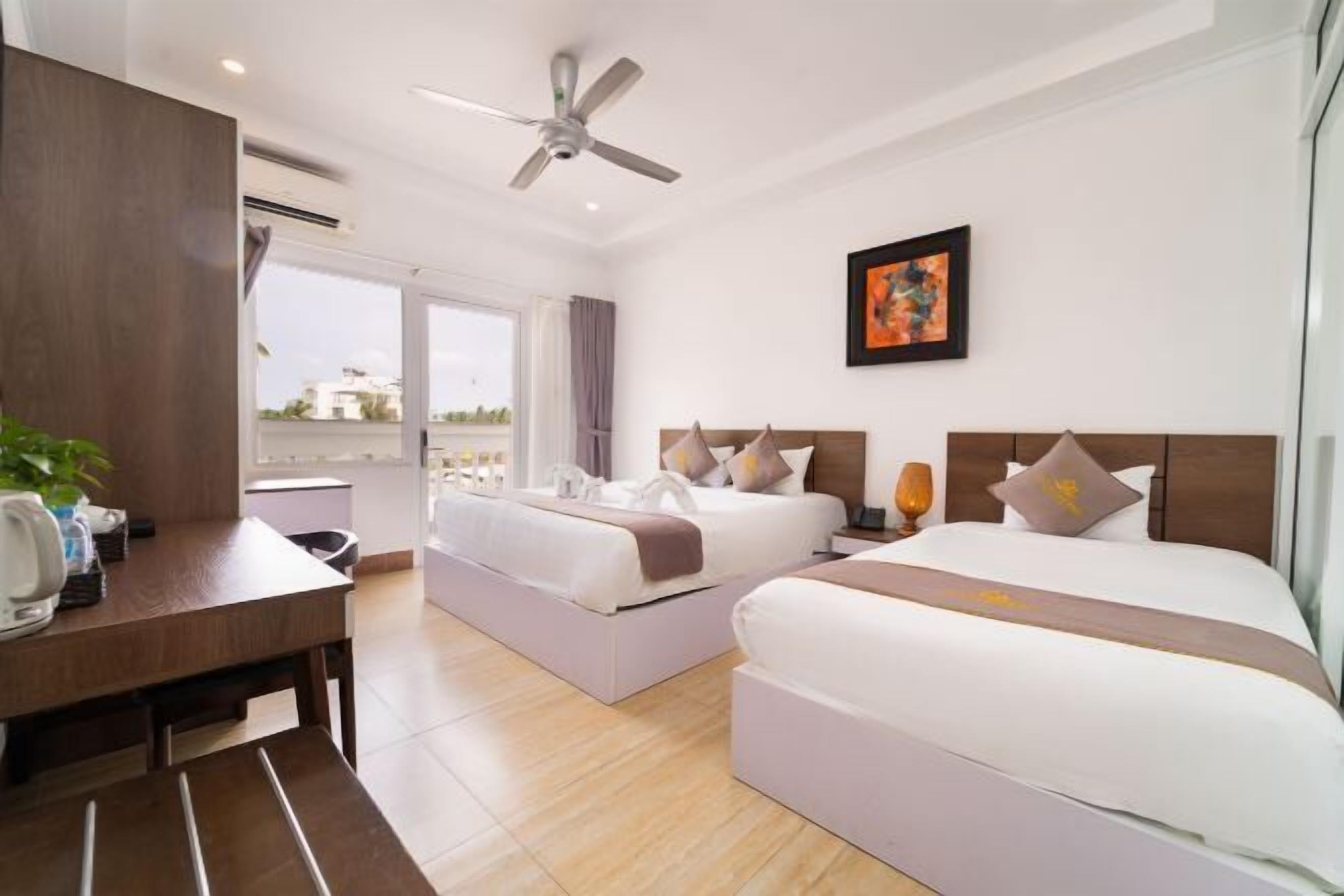 Katil Select Comfort, bar mini, peti besi dalam bilik 