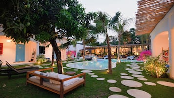 3 piscinas al aire libre, sombrillas, tumbonas