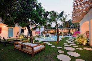3 outdoor pools, pool umbrellas, pool loungers