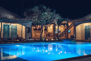 3 piscinas externas, guarda-sóis, espreguiçadeiras