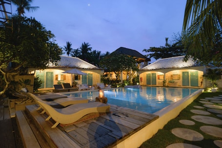 3 outdoor pools, pool umbrellas, sun loungers