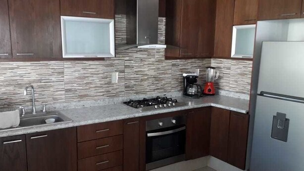 Family House | Private kitchen | Fridge, microwave, oven, cookware/dishes/utensils - La casa de Xochitl (Jiutepec)