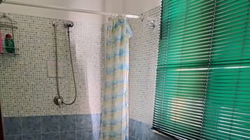 Doccia, asciugacapelli, bidet, asciugamani
