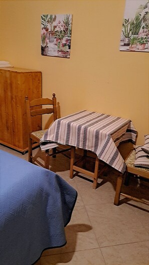 3 quartos, escrivaninha, Wi-Fi de cortesia, roupa de cama