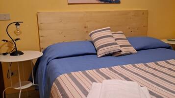 3 camere, una scrivania, Wi-Fi gratuito, lenzuola