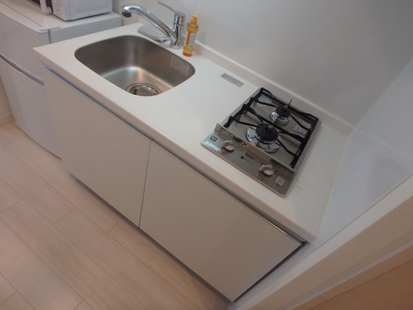 冷蔵庫、電子レンジ、コンロ、電気ポット