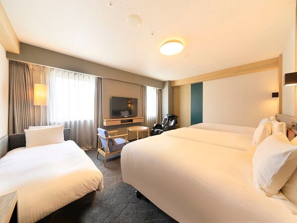 Bureau, rideaux d’obscurcissement, système d’insonorisation