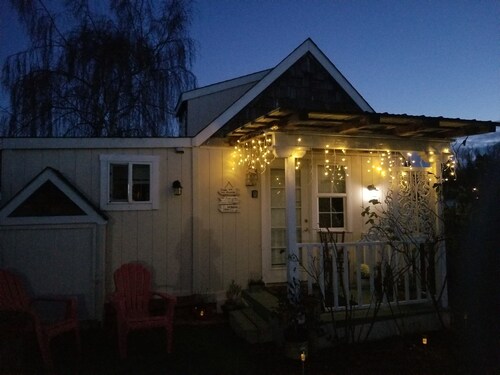 Lavender fairie dust Cottage/Tiny House ENTIRE SPACE HUGE Monthly DISC WIFI**W/D