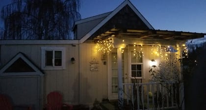 Lavender fairie dust Cottage/Tiny House ENTIRE SPACE HUGE Monthly DISC WIFI**W/D