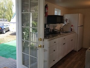 Fridge, microwave, oven, stovetop - Lavender fairie dust Cottage/Tiny House ENTIRE SPACE HUGE Monthly DISC WIFI**W/D (Sequim)