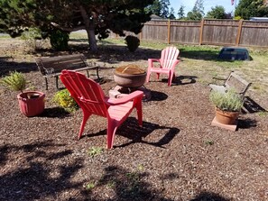 Property grounds - Lavender fairie dust Cottage/Tiny House ENTIRE SPACE HUGE Monthly DISC WIFI**W/D (Sequim)