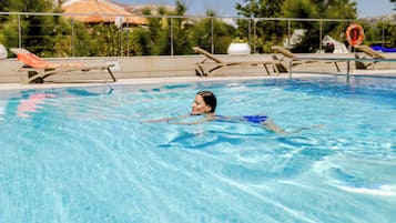 Außenpool, geöffnet von 09:00 Uhr bis 21:00 Uhr, Cabañas (kostenlos)