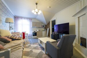Apartamento Confort, 1 habitación (Asta) | Espacio para trabajar con un portátil y cortinas opacas