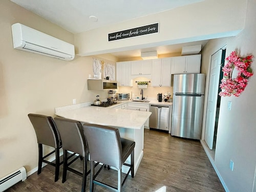 Entire Guesthouse hosted by Sophia