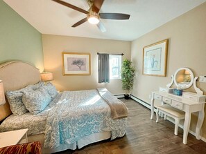 1 Schlafzimmer, Schreibtisch, Bügeleisen/Bügelbrett, Reisekinderbett