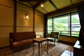客房, 共用浴室 (Japanese Western Style, KAJIKA) | 客廳 | 平面電視