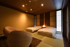 Chambre, salle de bains commune, vue jardin (Japanese Style, SAGIRI)