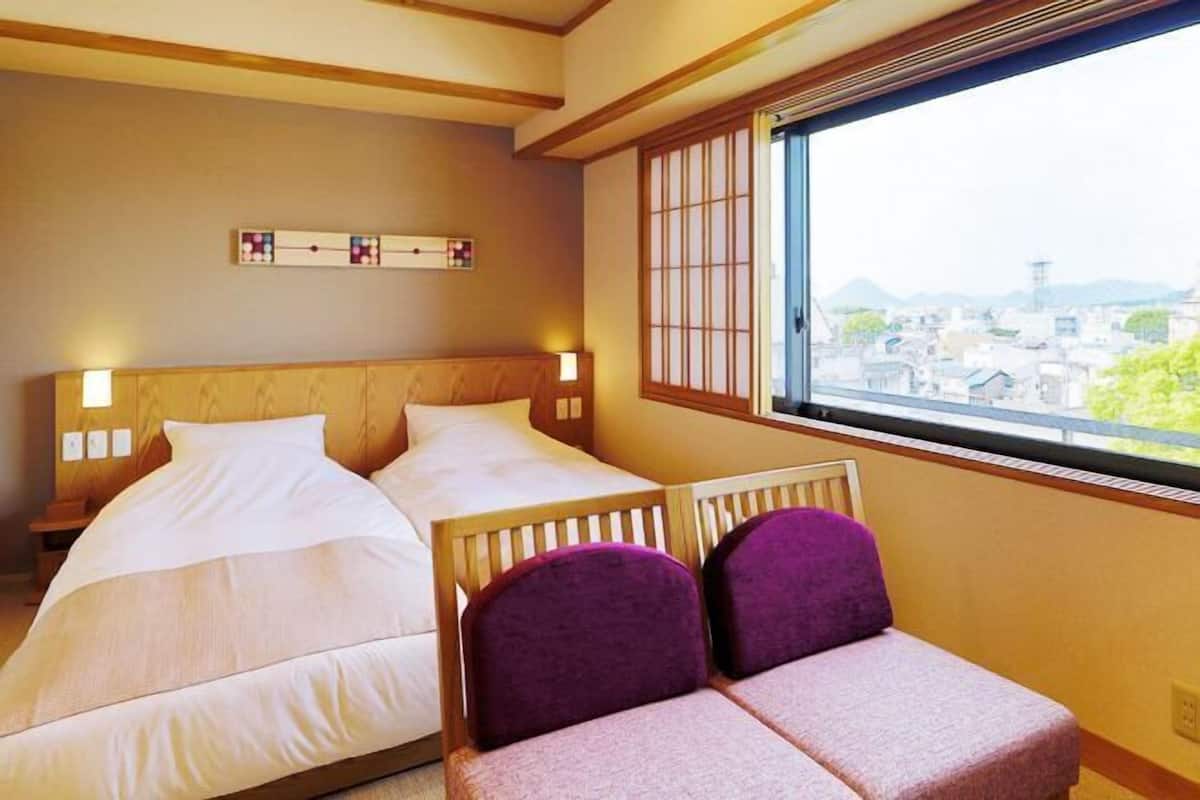 In-room safe, free WiFi, bed sheets