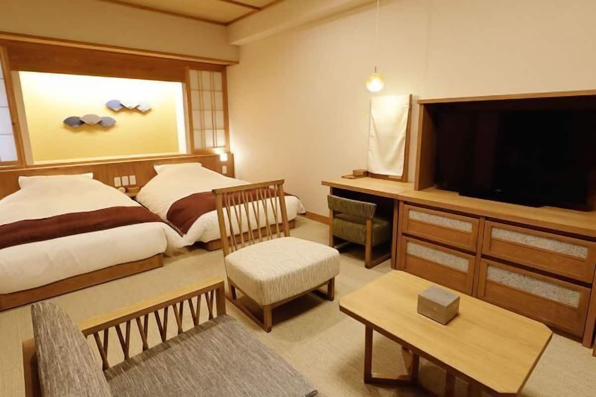 In-room safe, free WiFi, bed sheets