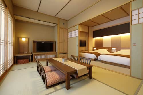 In-room safe, free WiFi, bed sheets