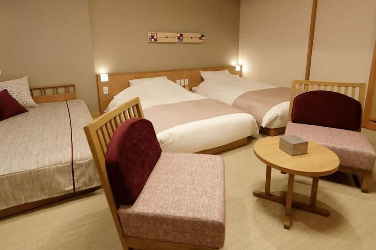 In-room safe, free WiFi, bed sheets