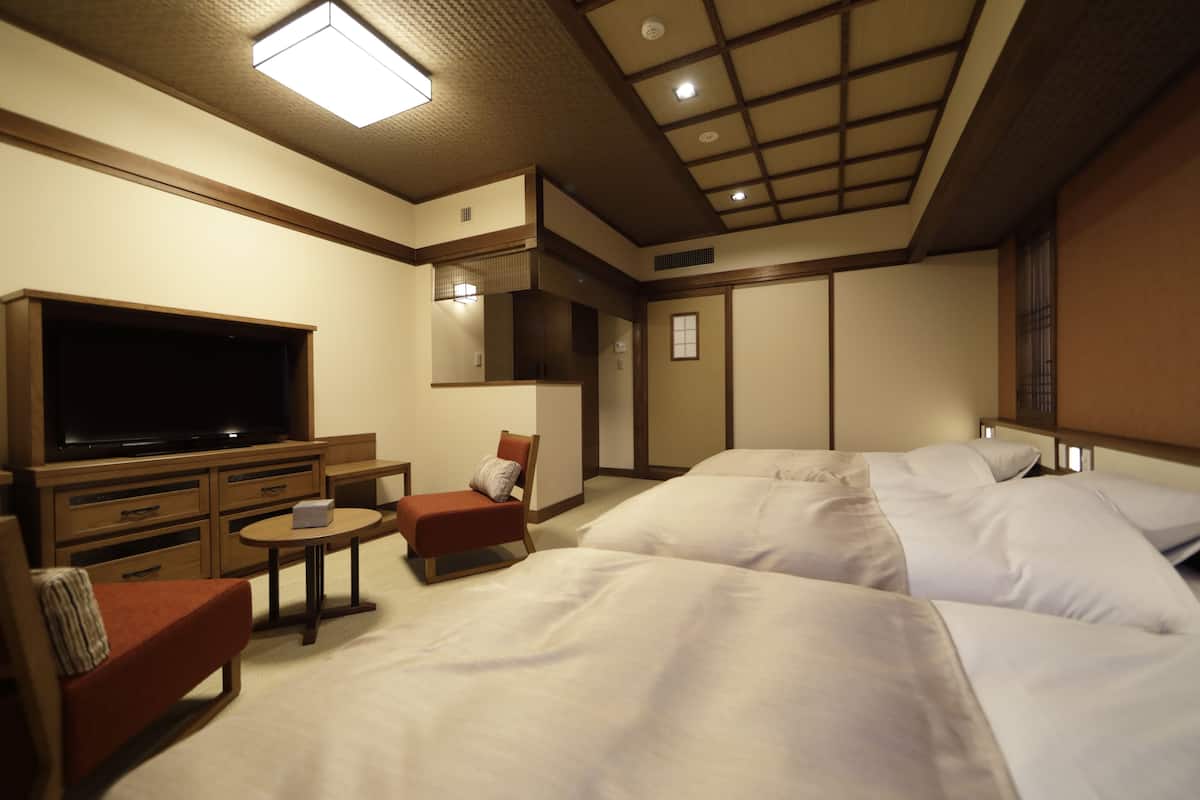 In-room safe, free WiFi, bed sheets