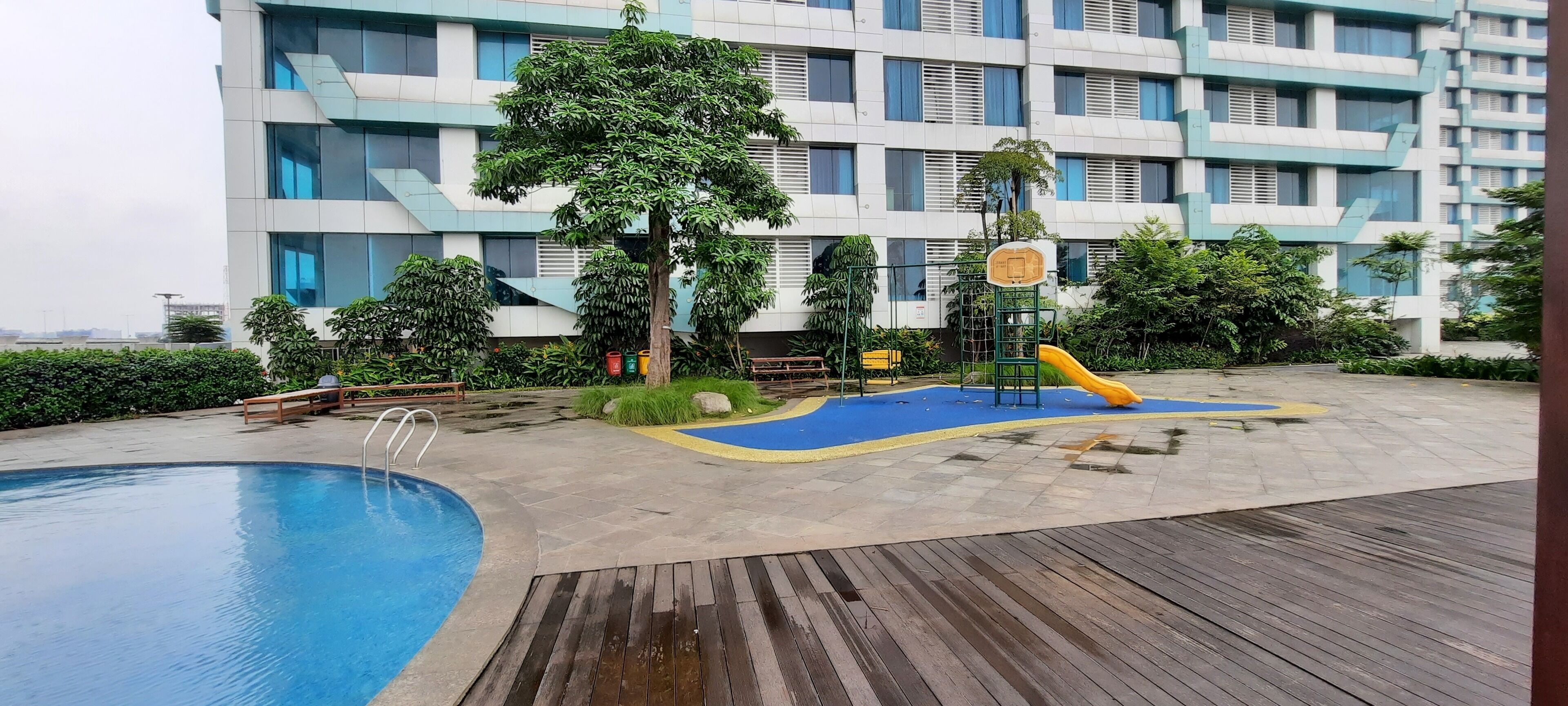 Pemandangan kota dari properti