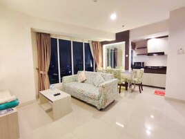 Exclusive Apartment, 2 Bedrooms | Dining room